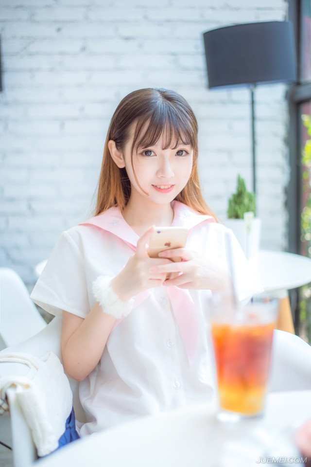 心情再差，也不要写在脸上，因为没有人会喜欢看。